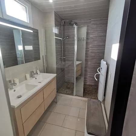 Magnifique Au Pied Des Plages