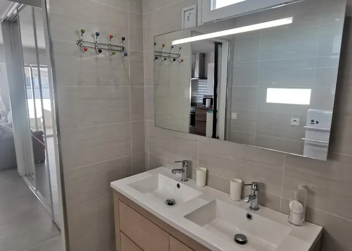 Magnifique Au Pied Des Plages Cannes