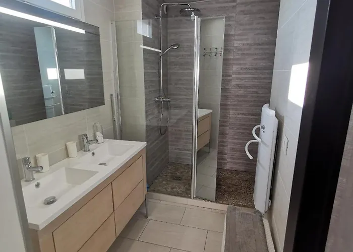 Magnifique Au Pied Des Plages